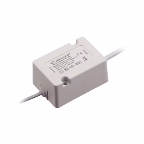 Alimentatore switching impermeabile di forma quadrata in plastica IP67